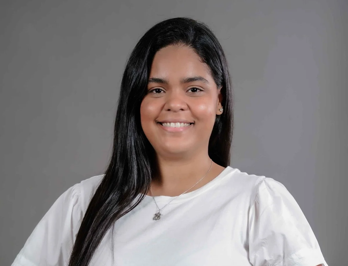 Julia  Aybar